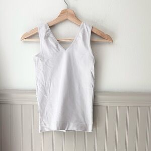 Vassarette Compression Size Small
Classic White V-Neck Small Tank Top